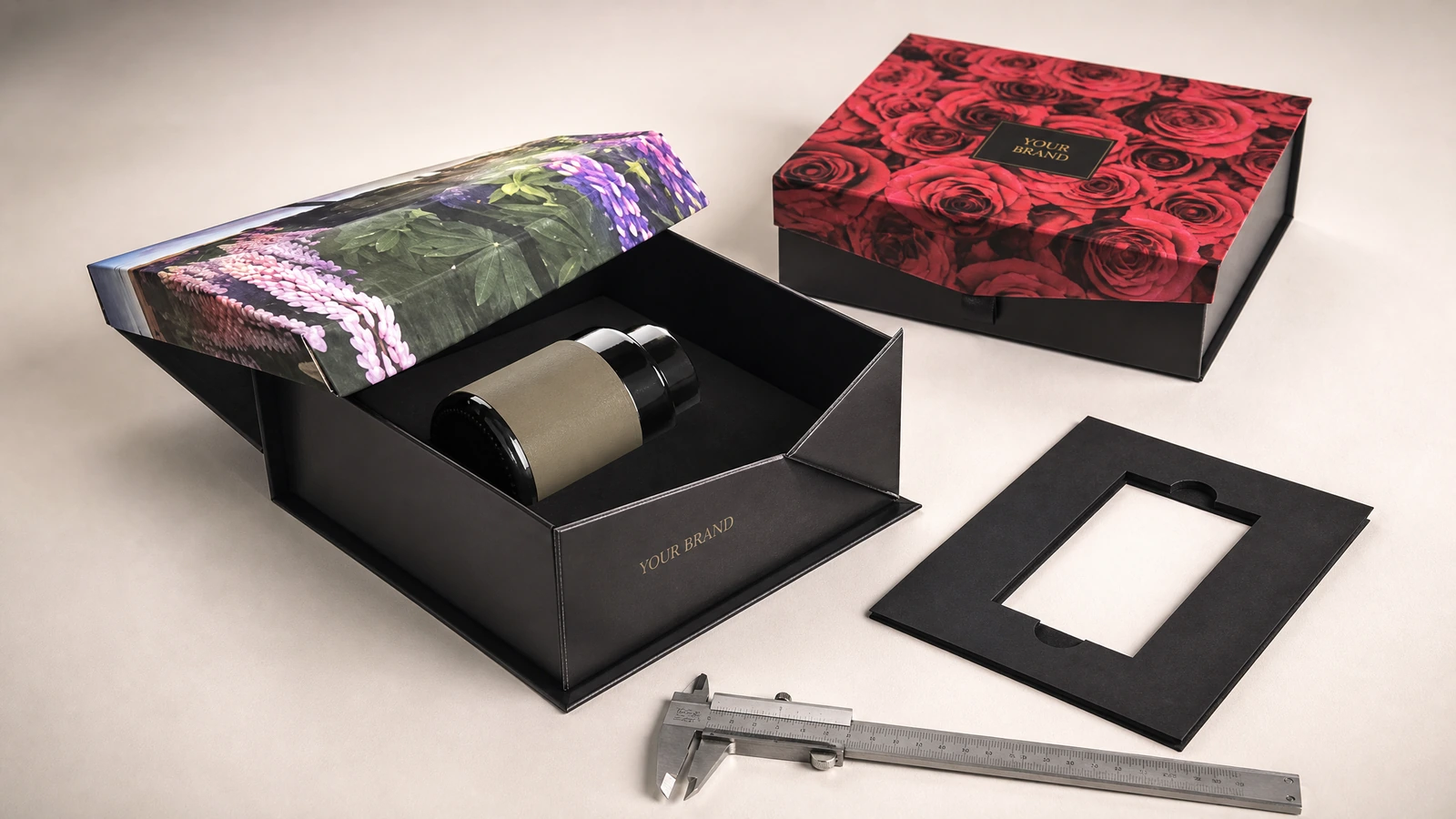 Caixas de presente ilustrativas com estampa floral no estilo gaveta, incluindo uma bandeja aberta com inserto para garrafa