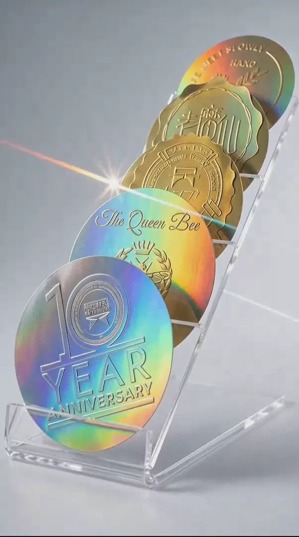 Etiquetas 3D em relevo personalizadas | Packaging tátil premium: vídeo curto